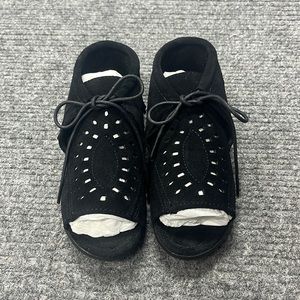 Minnetonka Women’s Fringe Lyra Open Toed Boot (3163)